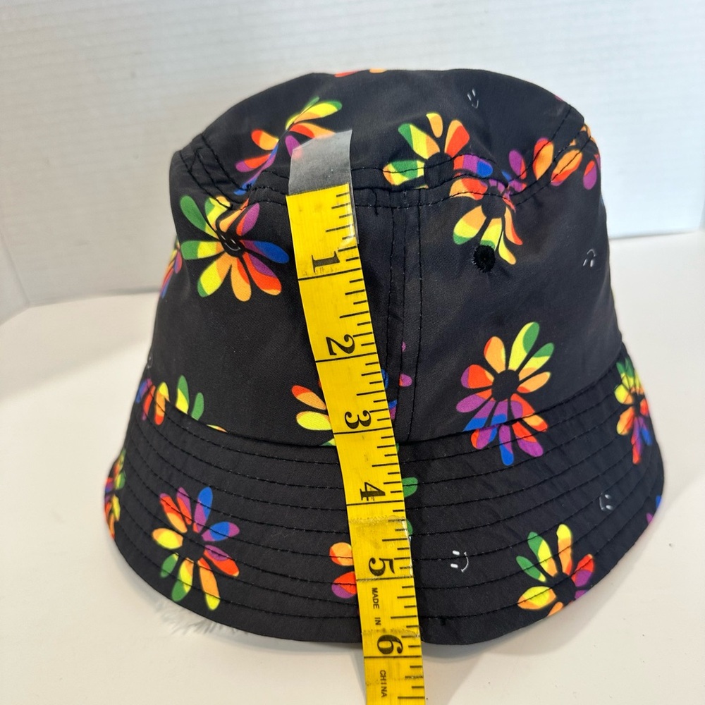 Claire’s Rainbow Daisy Black Bucket Hat Ladies Smiley Faces Fun Happy One Size - Picture 4 of 10
